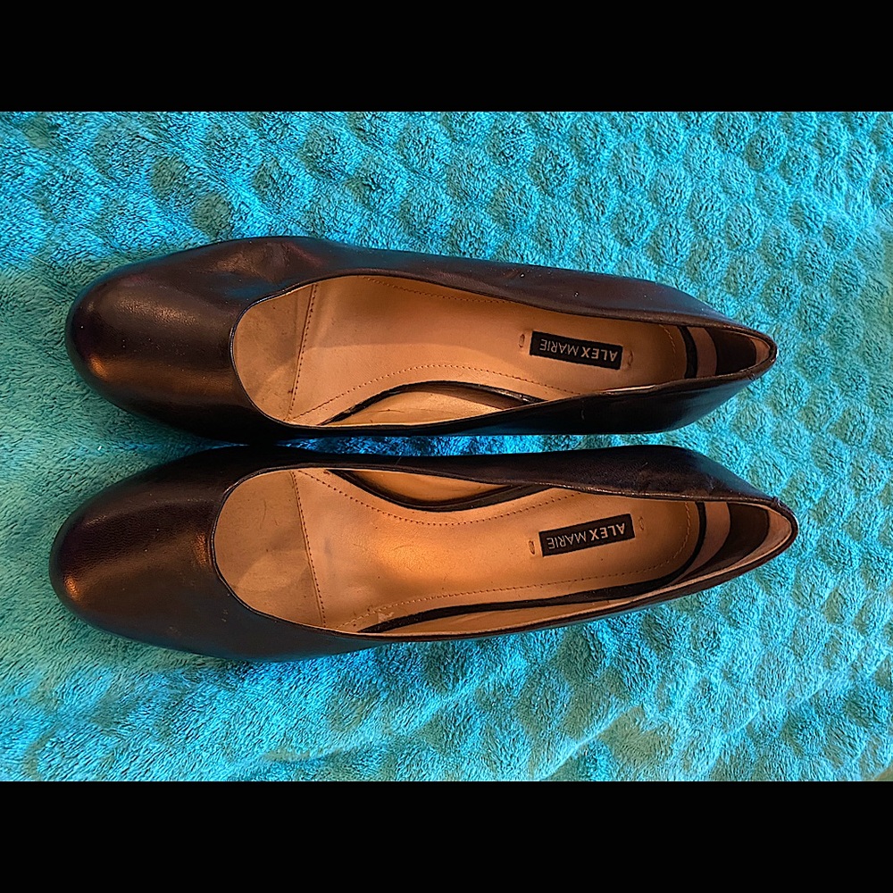 Beautiful Alex Marie Black 3 inch heels/pumps in excellent condition!